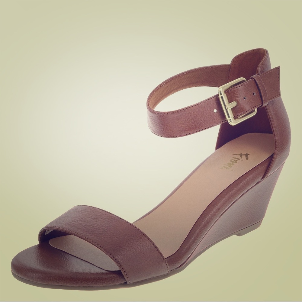 Fioni 9W Wedge Sandal